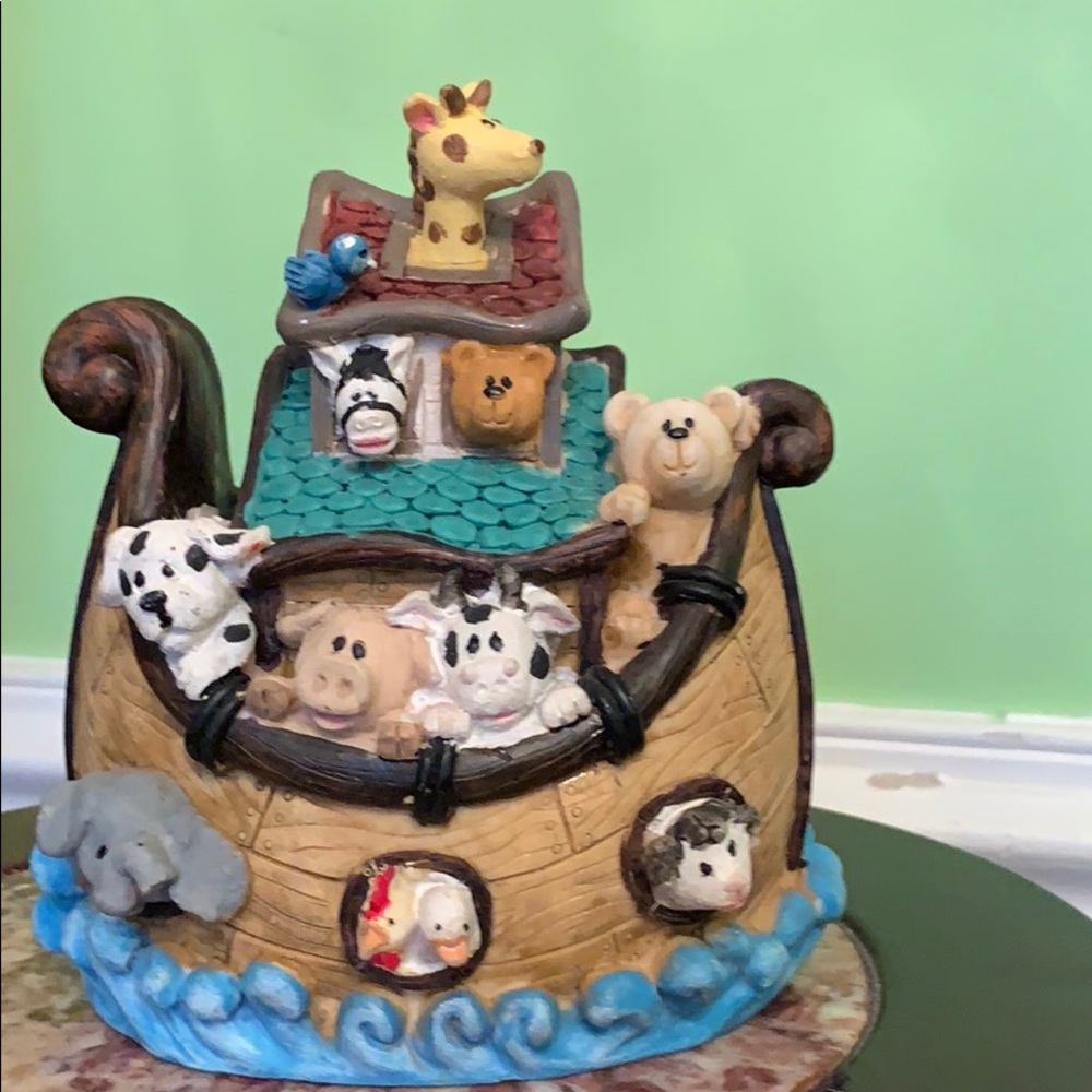 Noah’s Ark piggy bank Missing stopper.
